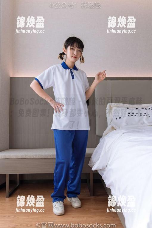 BoBoSocks袜啵啵-糯米 BoBoSocks袜啵啵 - 糯米的两双平底鞋:免费图集!转身都要小心,不然鞋子飞了!