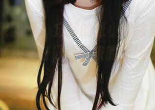 GIRLT果团网 – 定制的张小喵教室图集，偶尔一抬头，窗口透进来的光线却有种淡淡的惆怅。