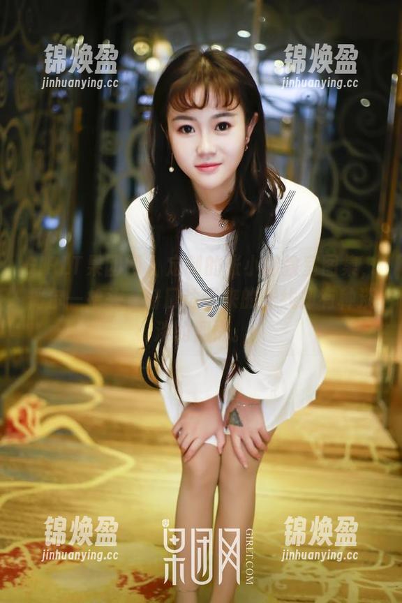 GIRLT果团网-张小喵 GIRLT果团网 - 定制的张小喵教室图集,偶尔一抬头,窗口透进来的光线却有种淡淡的惆怅。