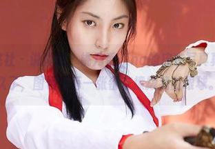 MiiTao蜜桃社 – 说真的，桃乃香Tina的皮衣写真真让人想得太久了，图包里每一张都在撩拨我的眼球。