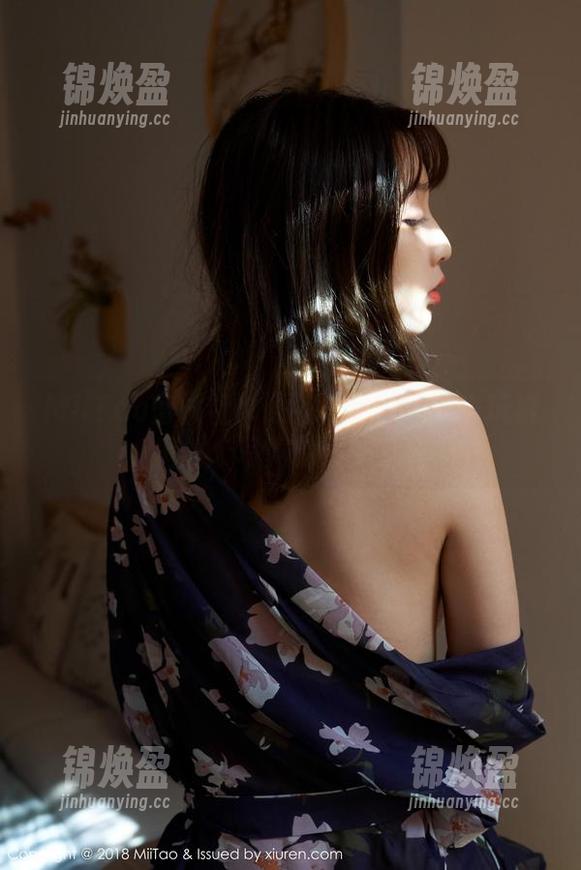 MiiTao蜜桃社-缇娜美Tinami MiiTao蜜桃社 - 缇娜美Tinami也玩裤里丝:写真的又一扇窗