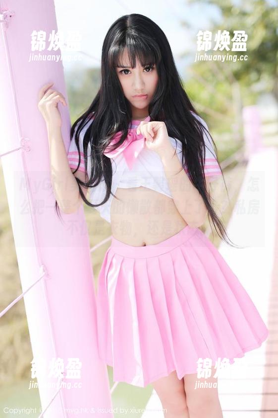 MyGirl美媛馆-王馨瑶 MyGirl美媛馆 - 看王馨瑶的牛仔裤,怎么把一整个夏天的懒散都穿上了身?私房不仅是衣物,还是状态。