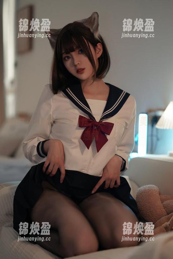 Natsuko夏夏子 Natsuko夏夏子新作:双马尾,绝美女图的愚闹
