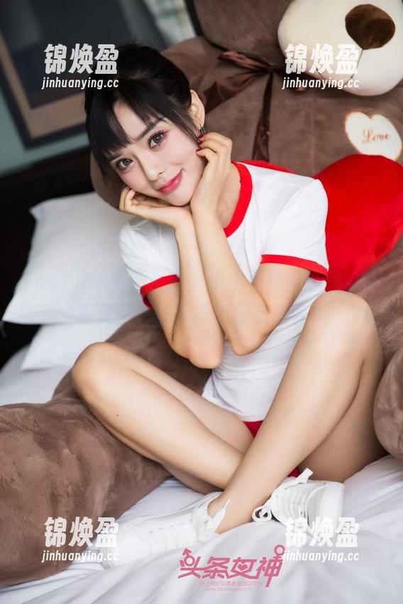 TouTiao头条女神-小小鱼 TouTiao头条女神 - 小小鱼镂空在线,高清美图,让人忍不住想停留!