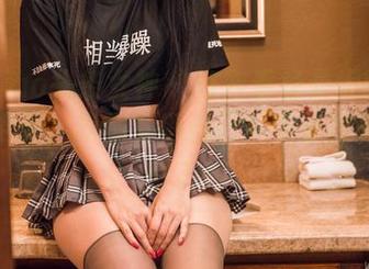 TouTiao头条女神 – 每次看杨曼妮的黑白美图更新，我都觉得自己一下子变得有品位了！