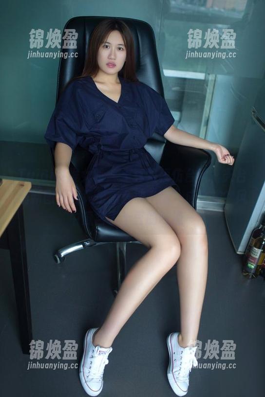 TuiGirl推女郎-土豆姐 TuiGirl推女郎 - 土豆姐模仿台风,天台最新图片究竟是怎么被“刮”成这样?风中蕴含了土豆的味道~