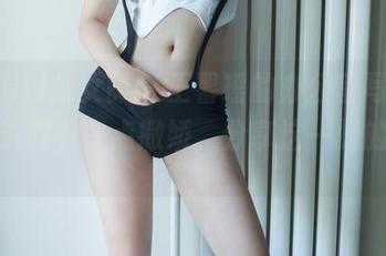 TuiGirl推女郎 – 王馨瑶的办公室写真，隐约透露着一点撒娇，分享这一刻的微妙。