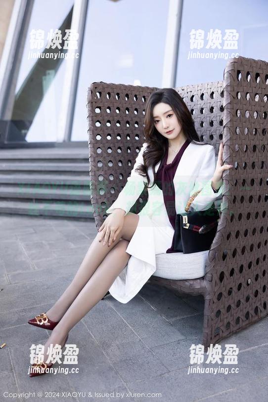 XIAOYU语画界-杨紫嫣 XIAOYU语画界 - 杨紫嫣的灰丝图集:一丝不苟的Look,却很容易让人走神。