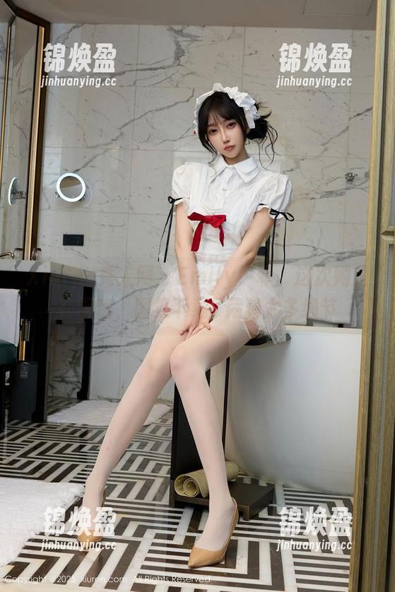Xiuren秀人网-Emily尹菲 Xiuren秀人网 - Emily尹菲。这次她是在厨房,图集下载裡藏着太多细节