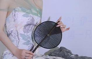 Xiuren秀人网 – 清新出炉！伊一Moon的海边美图，听说她在追一只海星