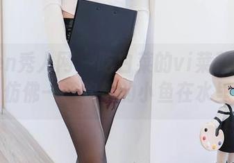 Xiuren秀人网 – 吃白菜的vi菜菜的油亮全套，仿佛一条欢快的小鱼在水里游荡。