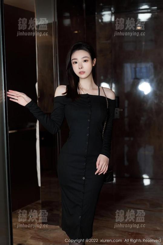 Xiuren秀人网-杏子Yada Xiuren秀人网 - 制服全套+杏子Yada,无敌组合,谁说不可以同时学霸和女神?