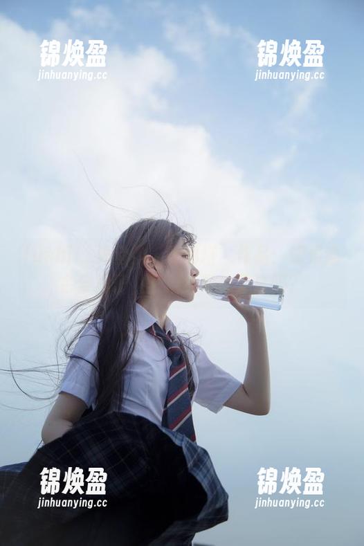 fushii_海堂 fushii_海堂的‘洛丽塔’作品:如果猫会穿裙子,它们会觉得羡慕吗?