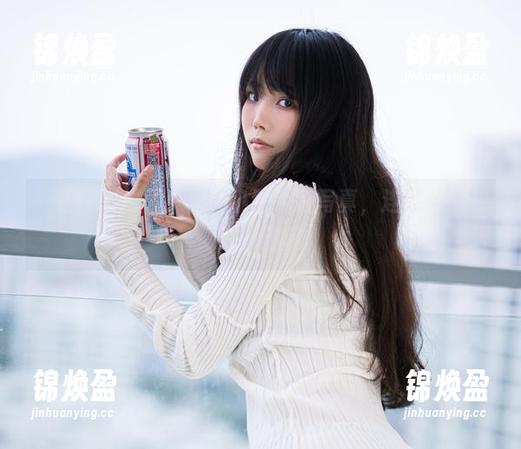 一智智发威了！夏日小院高清写真，连蚊子都想来凑热闹