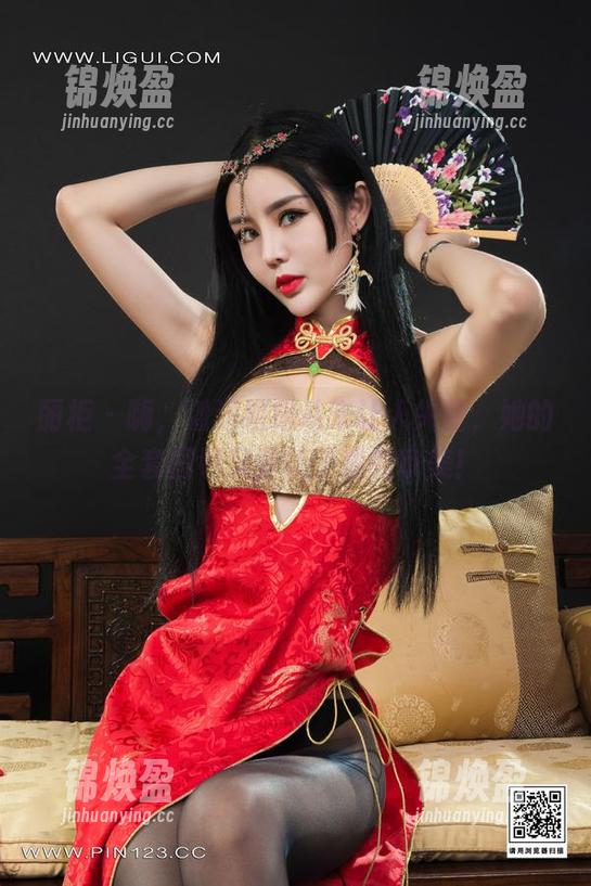 丽柜-潘潘 丽柜 - 嗨,潘潘姐姐从未让人失望,她的全套图包又升华了我的审美!