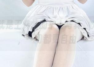 丽柜 – 就是王炜炜的护士写真，光影似无，一切都更自由