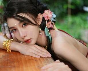余多多Dudu水手服图集，准备好下载挑战你的审美了么？