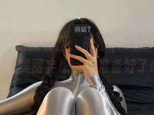 微密圈 – 最新套图：俏妞qiaoniuTT粉刷匠的美丽妄想，你准备好了吗？