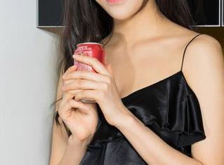 克拉女神 – 小芹的浴室小剧场：原图中的日常与图包的意外插曲