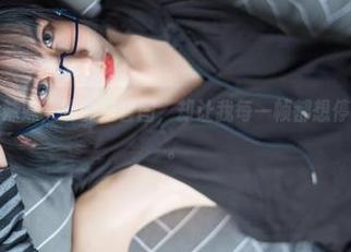 看兔玩映画的妹妹，明明是套图，却让我每一帧都想停下来细细品味。