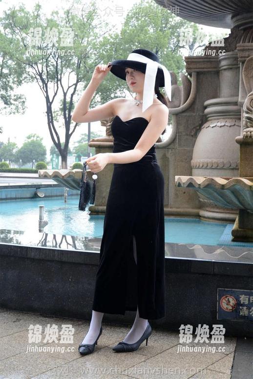 初夏女神-柒柒 初夏女神 - 柒柒学妹的作品集,顾盼生辉,忍不住想多看几眼!