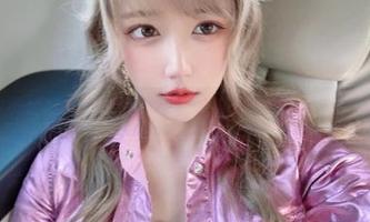 啾小妍Deer的最新美图甜心在此！看完真心堵住嘴，不说我想抱她了。