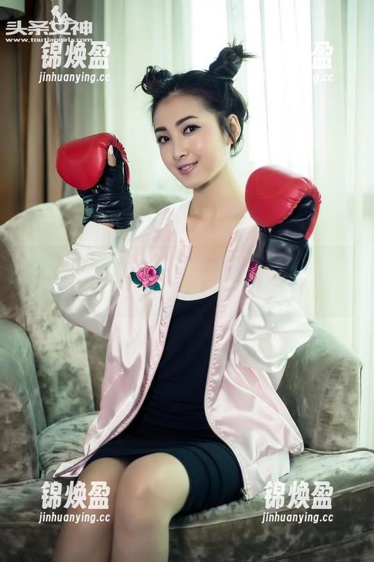 头条女神-李媛媛 头条女神 - 黑吊带的造型真让人心乱,李媛媛的原图和合集犹如禁果