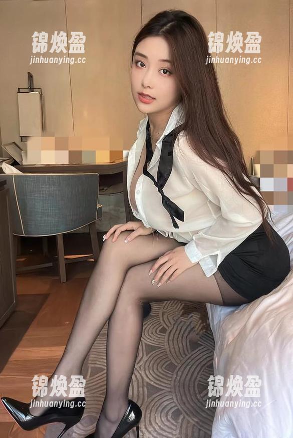 奶雯 微密圈 - 更新啦!奶雯的秘书制服写真,是我心目中完美的自我提升计划!