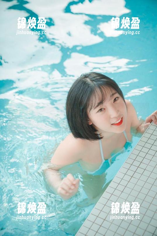 在图库里偷偷瞄到姜仁卿(강인경)的连衣裙，觉得有必要分享点什么