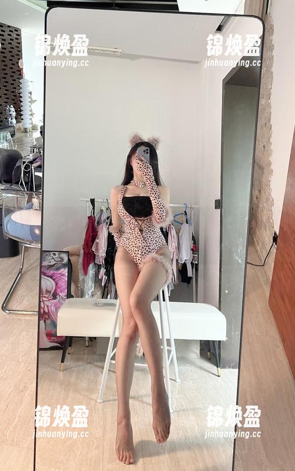 小玉吃果冻 微密圈 - 这组小玉吃果冻的写真,绑带胶衣加身,大家觉得是不是打破了界限?