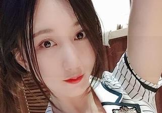 微密圈 – 本以为只是红色睡衣，没想到小玉吃果冻的最新图片能让我想些乱七八糟的！