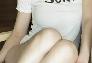 尤果网 – 周妍希拍的私照，粉色图集让我突然觉得自己也想尝试那种蹲在墙角的小可爱。
