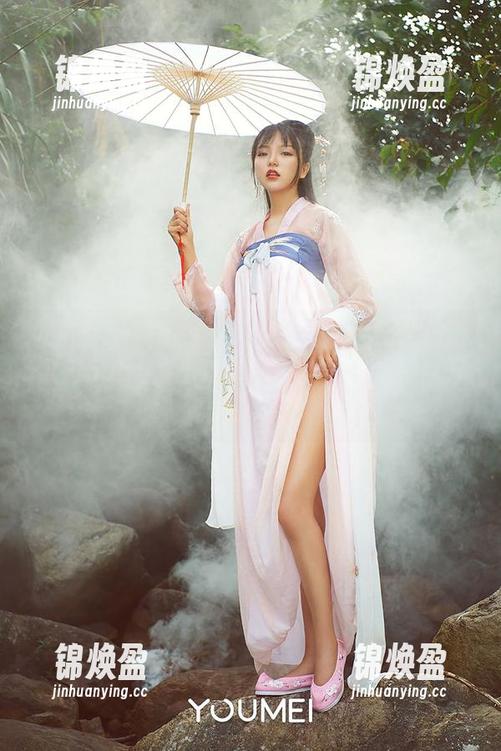 尤蜜荟-萌汉药baby 尤蜜荟 - 原图小憩:没想到水手服能被萌汉药baby穿出这种意境,真的是有点五光十色。