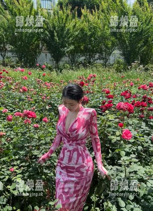 左公子666 微密圈 - 左公子666,穿着高跟鞋的全套写真,果然风趣如他啊