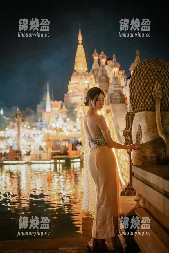 年年Nnian 每次翻看年年Nnian的夜虹图册,脑海里都是“我该怎么理解这背后的含义?”