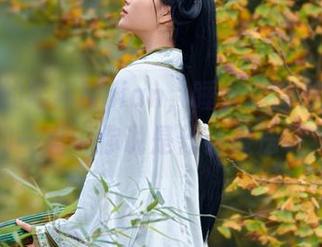 私拍里的年年Nnian，睡衣随意却让人眼前一亮，你说是什么魔法呢？