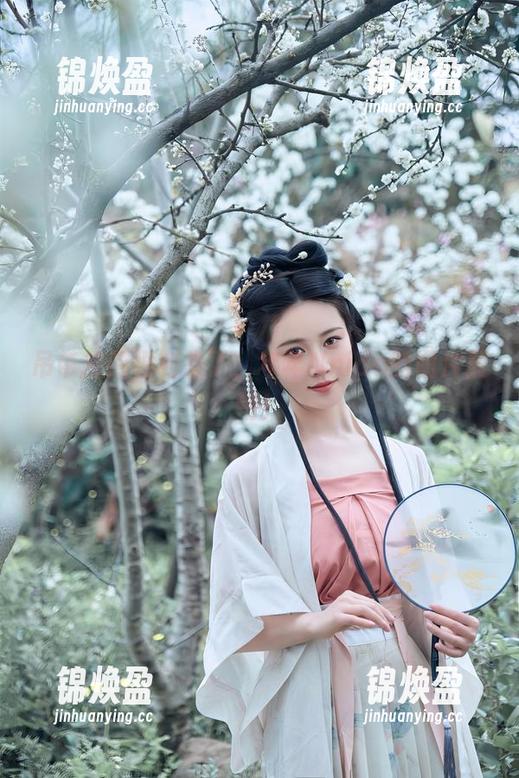 年年Nnian 吊带控的福利来了,年年Nnian的图片展销!