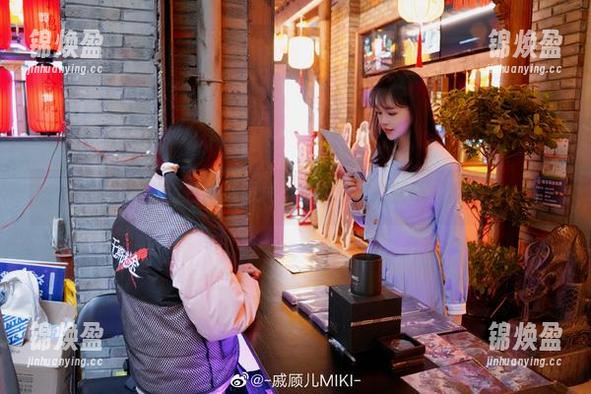 戚顾儿 戚顾儿的金色合集照片,果然是迷人到让人挠头!