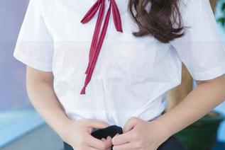 推女神 – 裸足展现另一面，刘钰儿的原图有点俏皮！