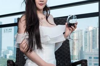 推女神 – 当看小九Vin的瑜伽写真，陷入了不自觉的思考：我真的该去练一次吗？
