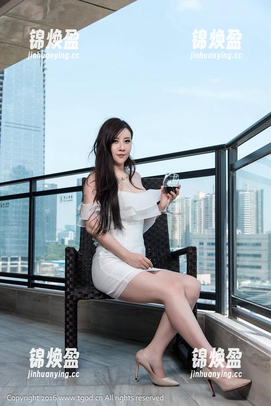 推女神-小九Vin 推女神 - 当看小九Vin的瑜伽写真,陷入了不自觉的思考:我真的该去练一次吗?
