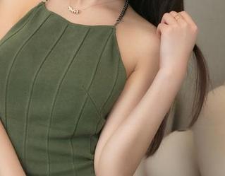 推女神 – 分享一下朱赢Molly穿的白衬衫，挺普通，却有种无法抗拒的魔力。