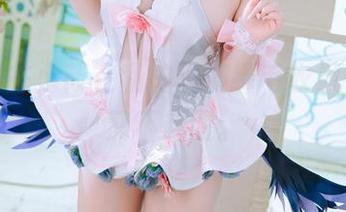 看，樱井小莜在私拍里演绎毛衣风，轻盈又不起眼。