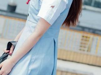 波萝社 – 柳侑绮Sevenbaby的新作：走，下载她的七宝三文鱼写真集