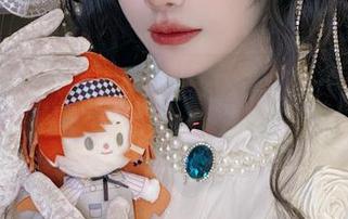 拍了几张户外高清套图，流一_喵喵喵喵喵喵还是小心翼翼地保持着优雅。