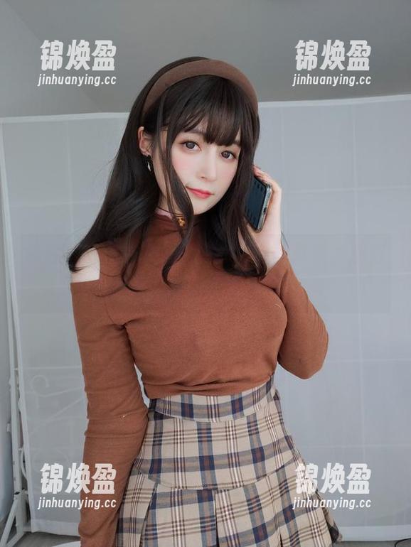 白银81 今晚看什么?白银81的最新写真集,粉红狐狸真让人咯噔一声。