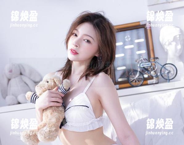 白露Bululu 只需轻轻一点,白露Bululu秘书的写真就能下载回家!