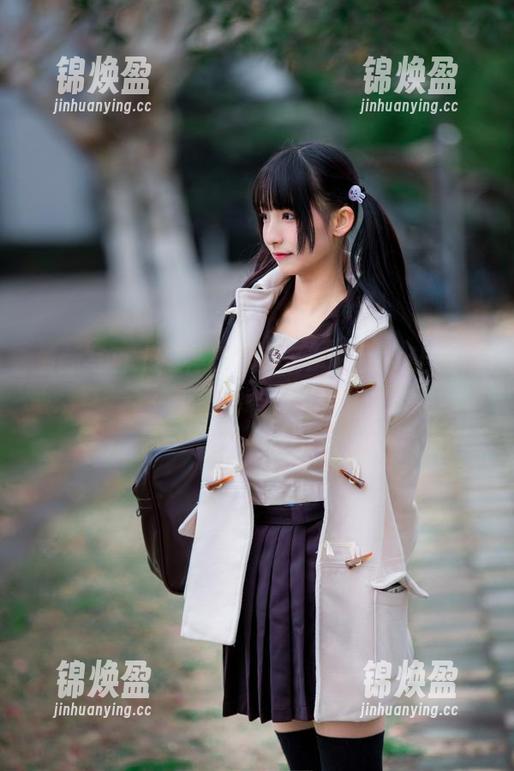 最新写真｜“神乐坂真冬”礼服，让色调温柔得有点刺眼