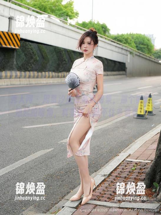 秀人网-周慕汐 秀人网 - 周慕汐皮衣高清图集,那个微微翘起的嘴角,真是让人忍不住多看看!