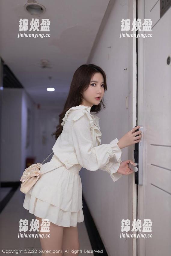秀人网 - 最新图库！安然maleah做女王，王冠是跳跳糖搞的鬼？